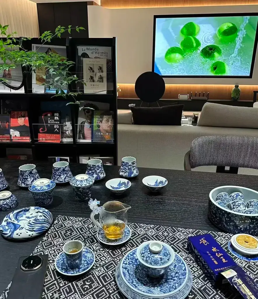 High-quality Chinese porcelain blue and white tea set in modern home interior