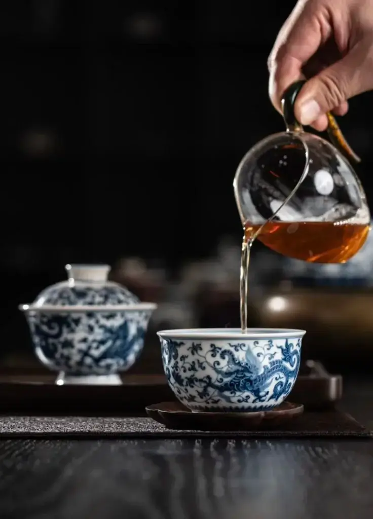 Blue and white dragon pattern teacup, pouring tea with matching gaiwan