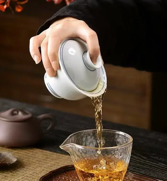 Minimalist plain white gaiwan, easy to use for tea beginners